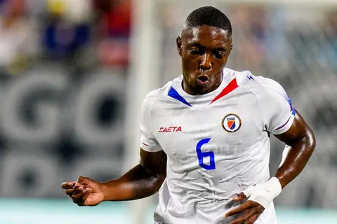 منافس المغرب في المونديال.. استبعاد لاعب هايتي واستدعاء بديله